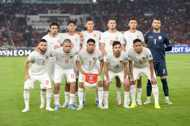 Pesepak bola Timnas Indonesia berfoto sebelum melawan Timnas Australia dalam pertandingan Grup C putaran ketiga Kualifikasi Piala Dunia 2026 Zona Asia di Stadion Utama Gelora Bung Karno, Senayan, Jakarta, Selasa (10/9/2024). Foto: Hafidz Mubarak A/Antara Foto.
