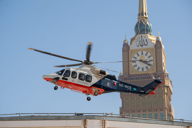 Uji coba pendaratan helikopter medis darurat di area Perluasan Ketiga Masjidil Haram, Sabtu (22/3/2025). Foto: makkah.gov.sa