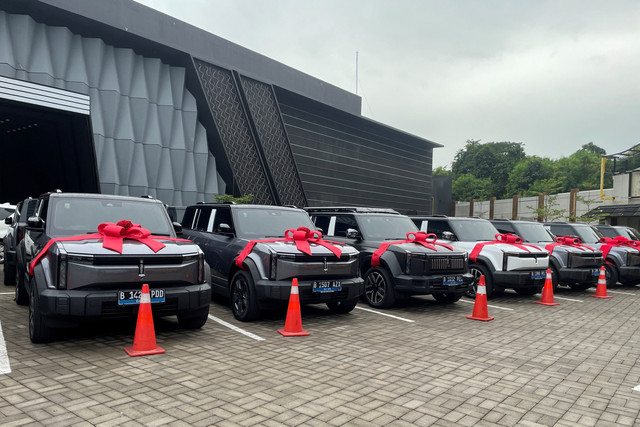 PT Chery Sales Indonesia (CSI) melakukan serah terima 2.000 unit mobil listrik Chery J6. Foto: Sena Pratama/kumparan