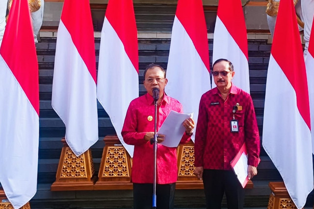 Foto : Gubernur Bali Wayan Koster saat jumpa pers di jumpa pers di Rumah Jabatan Gubernur Bali, Senin (24/3/2025). Foto: Denita BR Matondang/kumparan