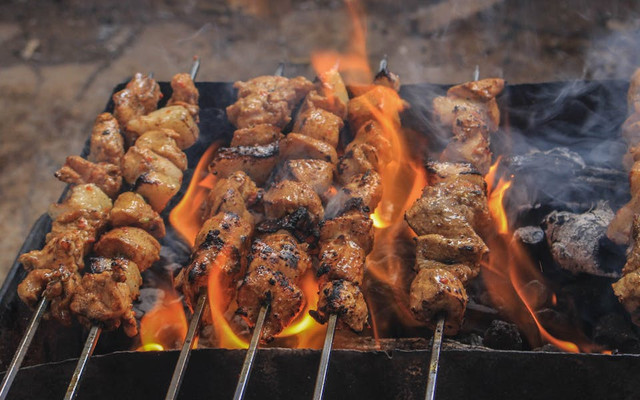 Sate Kambing di Tegal. Foto hanya ilustrasi, bukan tempat sebenarnya. Sumber: pexels.com/Samer Daboul