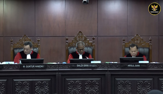 Persidangan di Mahkamah Konstitusi. Sumber: YouTube Mahkamah Konstitusi