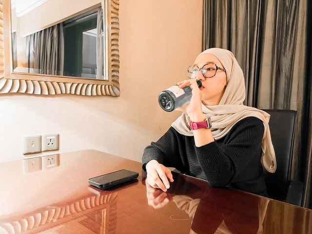 Ilustrasi minum saat sahur. Foto: Shutterstock