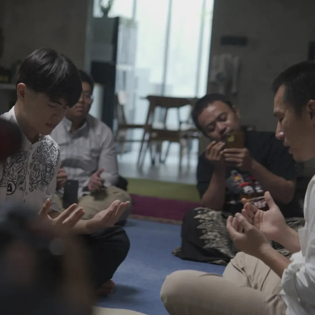 Ustaz Felix Siauw bagikan momen Steven Wongso mualaf. Foto: Instagram/@felix.siauw