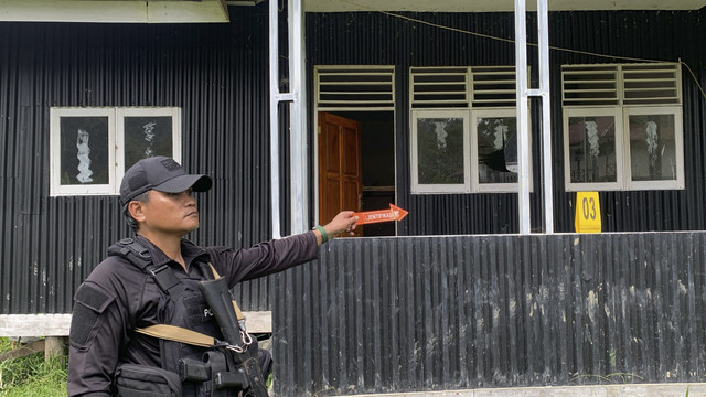 Polri Lakukan Olah TKP Penyerangan Terhadap Guru dan Tenaga Kesehatan di Yahukimo oleh KKB. Foto: Dok. Humas Polri