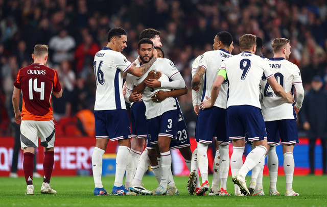Selebrasi pemain Timnas Inggris usai mencetak gol ke gawang Timnas Latvia pada pertandingan Kualifikasi Piala Dunia 2026 Zona Eropa di Stadion Wembley, London, Inggris, Senin (24/3/2025). Foto: Matthew Childs/REUTERS