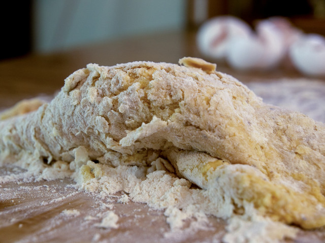 Ilustrasi 7 Penyebab Kue Melebar pada Adonan Sugar Dough yang Harus Dihindari, Unsplash/Teagan Ferraby