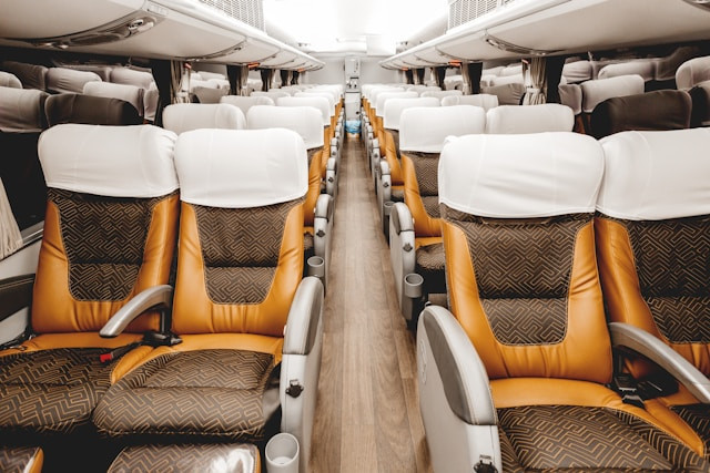 Sleeper bus Jakarta-Cirebon. Foto hanya ilustrasi, bukan yang sebenarnya. Sumber: Unsplash/Jonathan Borba