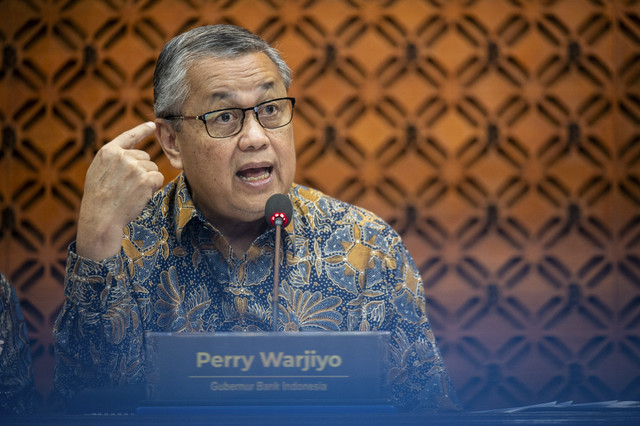 Gubernur Bank Indonesa Perry Warjiyo menyampaikan paparan saat konferensi pers hasil rapat Dewan Gubernur di Gedung Thamrin Bank Indonesia, Jakarta, Rabu (19/3/2025). Foto: Bayu Pratama S/ANTARA FOTO