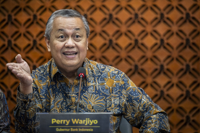 Gubernur Bank Indonesa Perry Warjiyo menjawab pertanyaan wartawan saat Konferensi Pers Hasil Rapat Dewan Gubernur di Gedung Thamrin Bank Indonesia, Jakarta, Rabu (19/3/2025). Foto: Bayu Pratama S/ANTARA FOTO