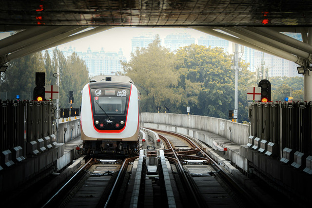 Jam Operasional LRT saat Lebaran 2025. Foto ilustrasi LRT Jakarta. Sumber foto: Unsplash-Fadhila Nurhakim
