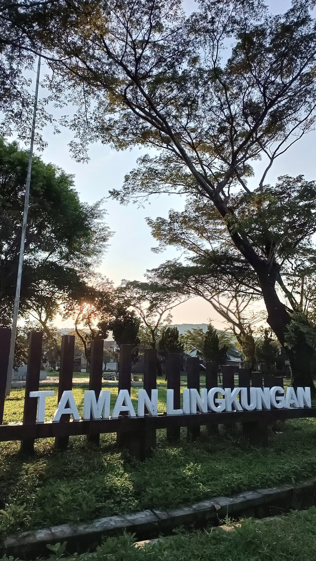 Taman Lingkungan di Perumahan Griya Alam Sentul, Bogor, Indonesia. Photo by Aliyah Shidqi Camilla.