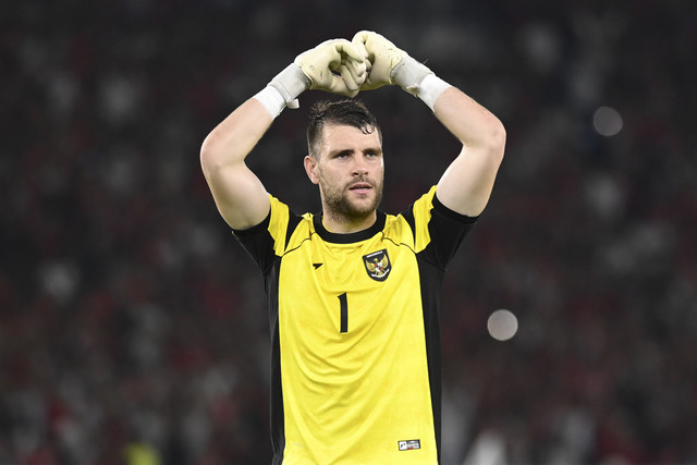 Kiper Timnas Indonesia Maarten Paes berselebrasi saat timnya berhasil mencetak gol ke gawang Timnas Bahrain dalam pertandingan Kualifikasi Piala Dunia 2026 zona Asia di Stadion Utama Gelora Bung Karno, Jakarta, Selasa (25/3/2025). Foto: Muhammad Adimaja/ANTARA FOTO