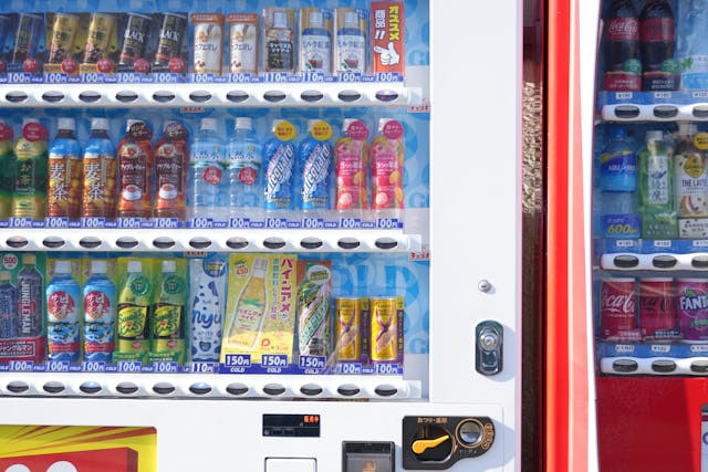 Ilustrasi harga fanta 1 liter di indomaret. Sumber: pexels.com/Sab Wang