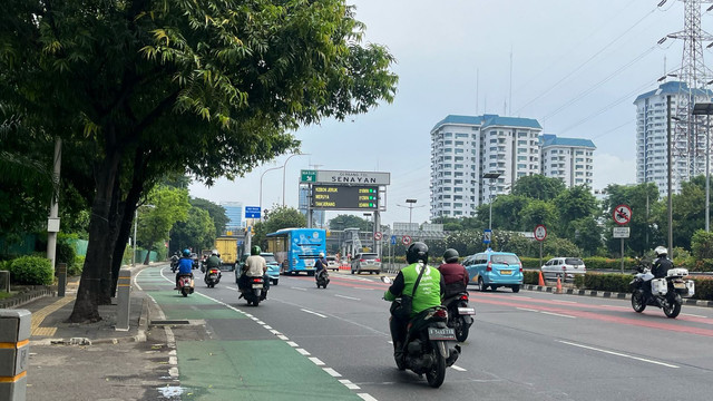 Lalu lintas kawasan Gatot Subroto Jakarta Selatan hingga Slipi Jakarta Barat, Rabu (26/3). Foto: Haya Syahira/kumparan