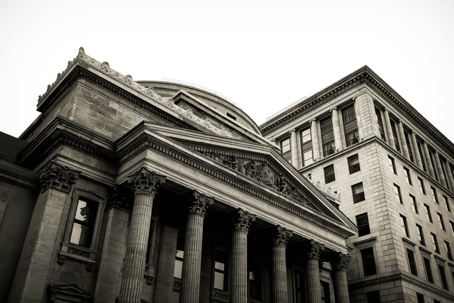 Ilustrasi Sejarah Bank Muamalat, Foto: Unsplash/Etienne Martin