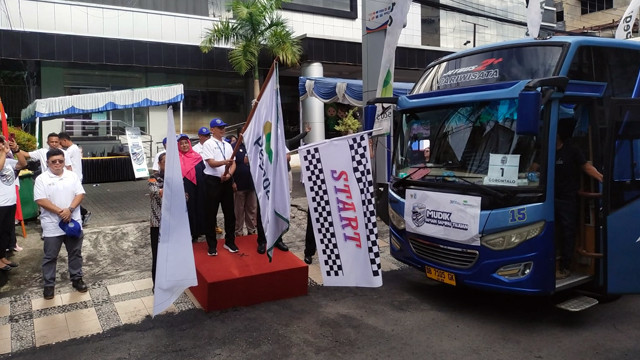 Pelepasan pemudik yang ikut program mudik gratis yang digelar PT Pegadaian Wilayah V Manado, Rabu (26/3).