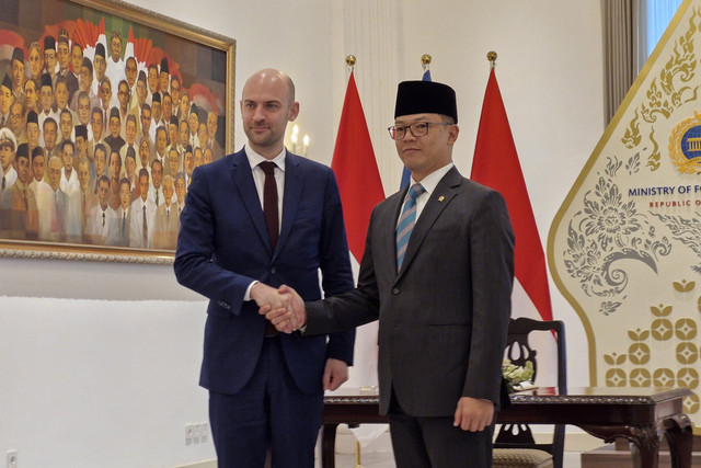 Menteri Luar Negeri Indonesia Sugiono menggelar pertemuan bilateral dengan Menteri Luar Negeri Prancis Jean-Noel Barrot di Gedung Pancasila, Kemlu, Jakarta, Rabu (26/3/2025). Foto: Nadia Riso/kumparan