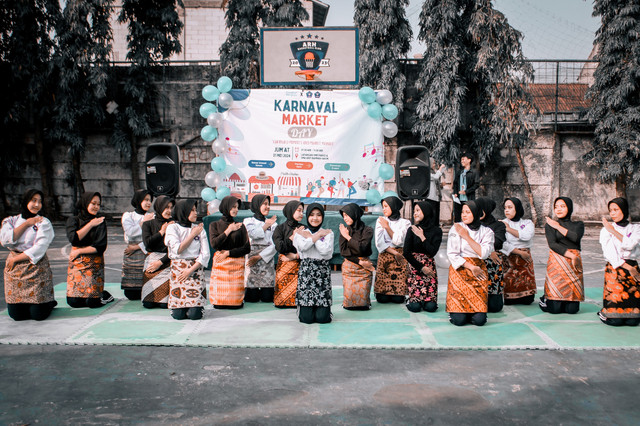 Gambar yang di ambil oleh Siti Ro'asih di lingkungan sekolah swasta Arif Rahman Hakim pada kegiatan Market Day sebagai projek Kurikulum Merdeka Belajar.