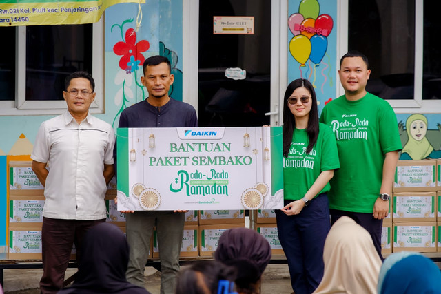 DAIKIN menyalurkan lebih dari 1000 paket sembako dalam program Roda-roda Ramadan, Selasa (25/3/2025). Foto: DAIKIN