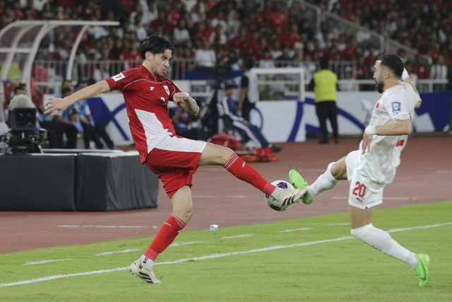 Pada babak pertama skuad Garuda tampil menguasai pertandingan. Hasilnya penyerang andalan mereka Ole Romeny mencetak gol pada menit ke-24 setelah menerima umpan dari Marselino Ferdinan. Skor 1-0 bertahan hingga jeda. Foto: Adita Noviansyah/kumparan.