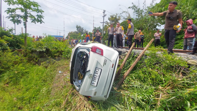 KA Batara Kresna menabrak mobil pemudik di Sukoharjo, Rabu (26/3/2025). Foto: kumparan