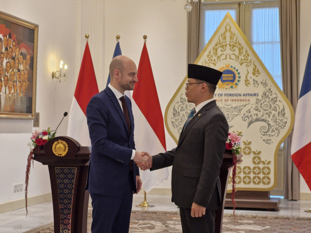 Menteri Luar Negeri Sugiono dan Menteri Luar Negeri Prancis Jean-Noel Barrot melakukan joint press statement di Gedung Pancasila, Kemlu, Rabu (26/3). Foto: Nadia Riso/kumparan