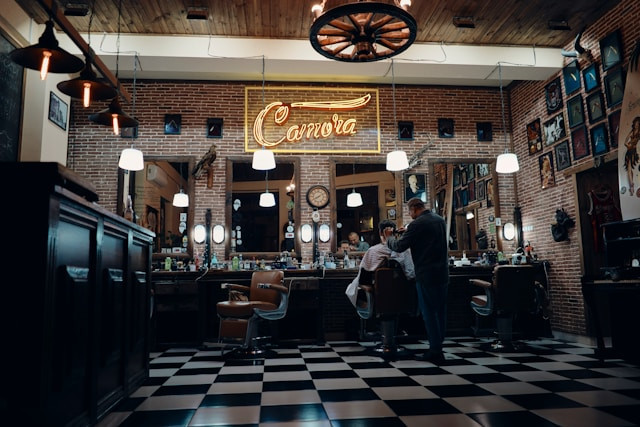 Barbershop di Tangerang. Foto hanya ilustrasi, bukan tempat yang sebenarnya. Sumber: Unsplash/Kamile Leonaviciute
