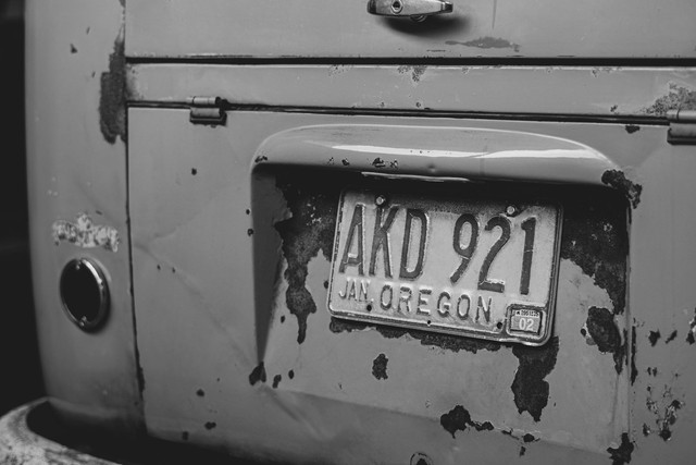 Plat M Daerah Mana. Foto Hanya Ilustrasi, Bukan Sebenarnya. Sumber Unsplash Daan Sitters