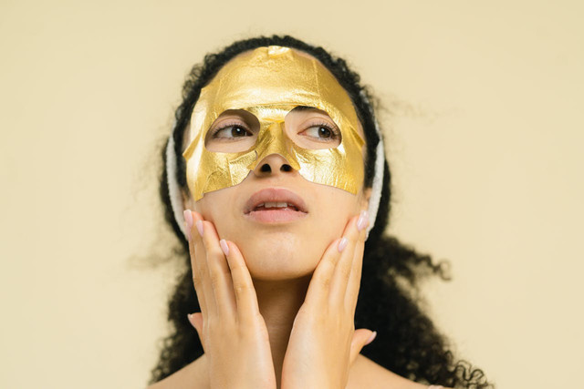 Urutan skincare malam. Foto hanya ilustrasi, bukan yang sebenarnya. Sumber: Pexels/SHVETS production