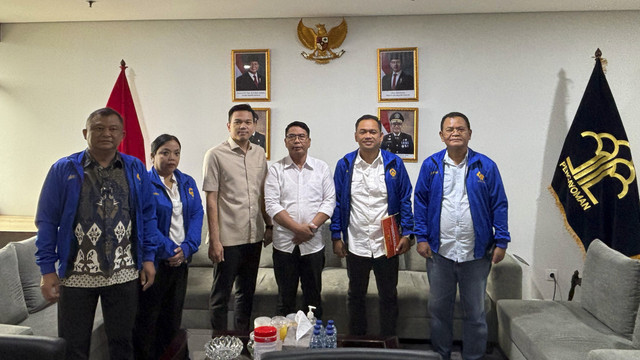 Partai Gema Bangsa menerima Surat Keputusan (SK) dari Direktorat Jenderal Administrasi Hukum Umum, Kementerian Hukum Republik Indonesia (Dirjen AHU Kemenhum), sebagai partai politik berbadan hukum. Foto: Istimewa