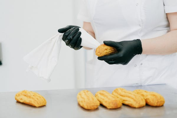 Ilustrasi Penyebab Kue Sus Kempes, Foto: Pexels/Anna Shvets