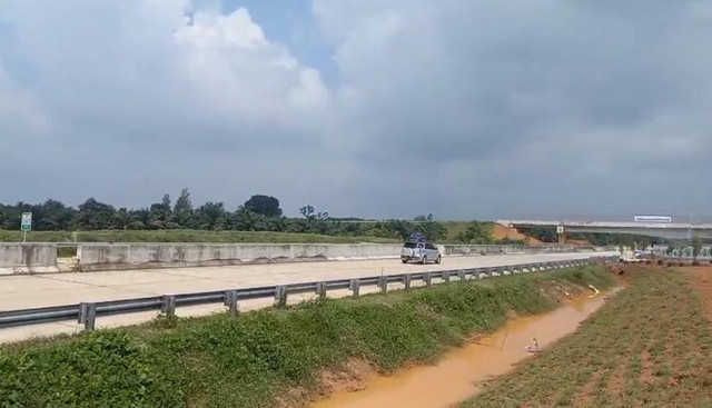 Jalur Tol Trans Sumatra (JTTS) Ruas Palembang-Betung. Foto : Abdullah Toriq/Urban Id