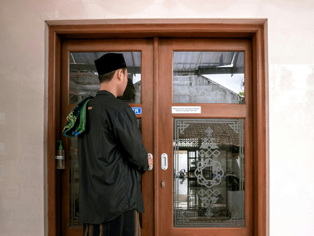 Ilustrasi fadhilah sholat tarawih malam ke-28. Sumber: masjid pogung dalangan/unsplash