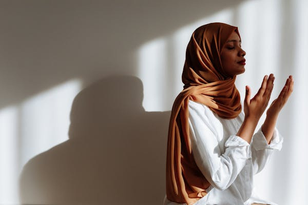 Ilustrasi Sinopsis Film Doa-Doa di Atas Kepala. pexels/Thirdman