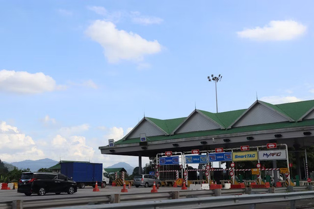 Tarif Tol Semarang-Ngawi 2025. Foto hanya ilustrasi, bukan tempat yang sebenarnya. Sumber: Unsplash/Malcolm Choong 鍾声耀