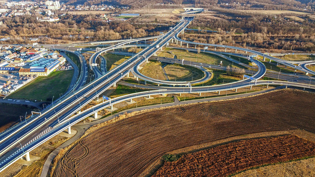 Tarif Tol Cikampek-Pejagan 2025. Foto hanya ilustrasi, bukan tempat yang sebenarnya. Sumber: Pixabay/ToniCzech