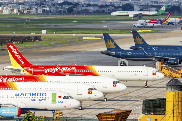 Ilustrasi Vietnam Airlines dan VietJet Air. Foto: Shutterstock