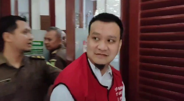 Terdakwa Ivan Sugiamto menjalani persidangan di Pengadilan Negeri (PN) Surabaya, Kamis (27/3/2025). Foto: Farusma Okta Verdian/kumparan