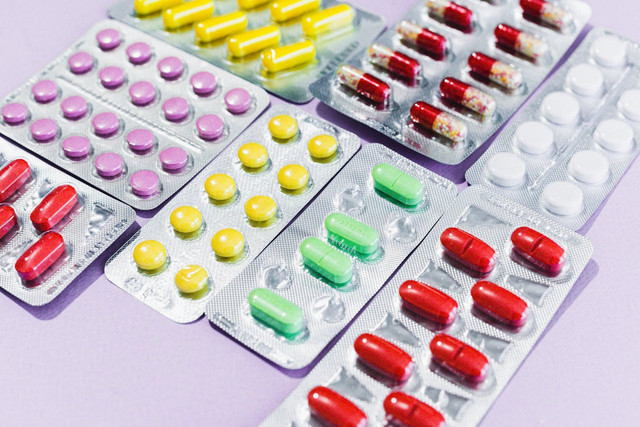 Ilustrasi obat mabuk perjalanan di apotek. Foto: Pexels