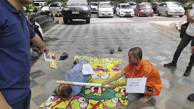 Rekonstruksi kasus pembunuhan terhadap ojol di Rawalumbu, Bekasi. Foto: Istimewa