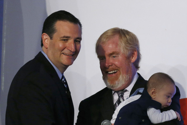 Brent Bozell dan cucunya (kanan). Foto: Gary Cameron/REUTERS