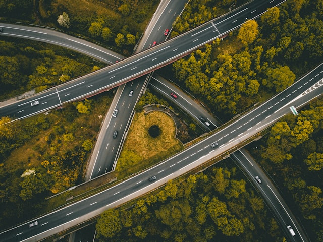 Ilustrasi untuk Tarif Tol Karawang Timur 2025. Sumber: Unsplash/Ed 259