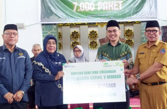 BAZNAS menerima 1.200 paket bantuan Idul Fitri dari Pegadaian Kanwil V Manado, di mana paket bantuan ini akan kembali disalurkan kepada masyarakat tak mampu di Sulawesi Utara.