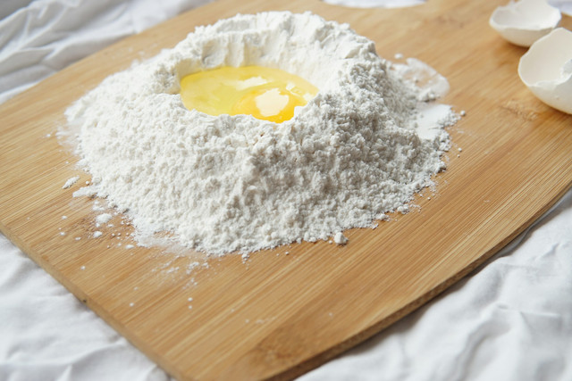 Ilustrasi Cara Mengolah Putih Telur Sisa Kue Menjadi Hidangan yang Lezat, Unsplash/Elle Hughes