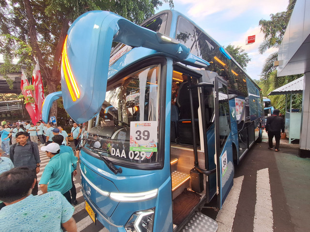 PT Astra Honda Motor (AHM) memberangkatkan 2.572 pemudik dalam program Mudik Balik Bersama Honda (MBBH) 2025 di Kantor AHM di Sunter, Jakarta Utara pada Jumat (28/3). Foto: Dok. Istimewa