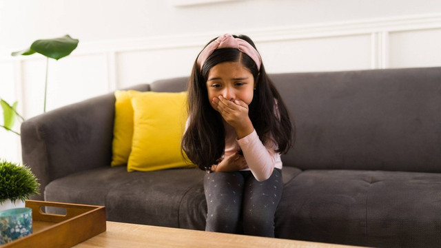 Ilustrasi anak ingin muntah. Foto: Shutterstock