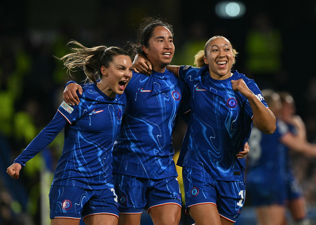 Chelsea menang 3-0 atas Manchester City di leg 2 perempat final Liga Champions Wanita, Jumat (28/3). Foto: AFP/GLYN KIRK