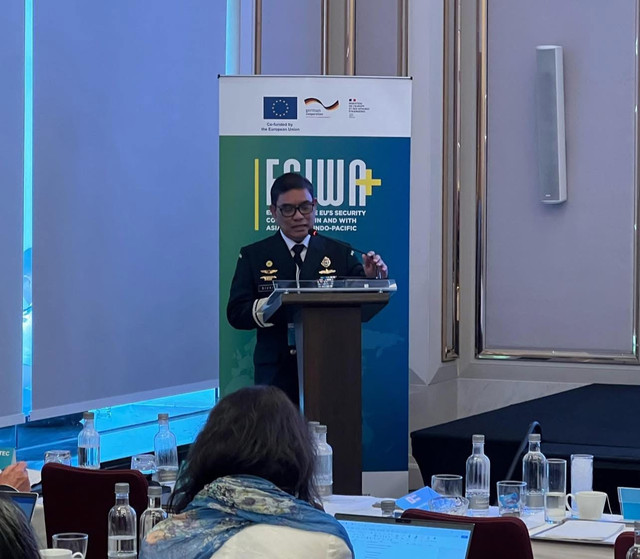 Staf Khusus Kasal Laksda TNI Dr. Abdul Rivai Ras pada seminar internasional tentang Hukum Laut yang diselenggarakan oleh Uni Eropa, Thailand, dan Jepang di Bangkok. (Foto: Istimewa)