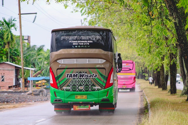 Pilihan Bus Bogor - Jogja. Foto Hanya Ilustrasi, Bukan Sebenarnya. Sumber Foto: Unsplash.com/Jalal Kelink